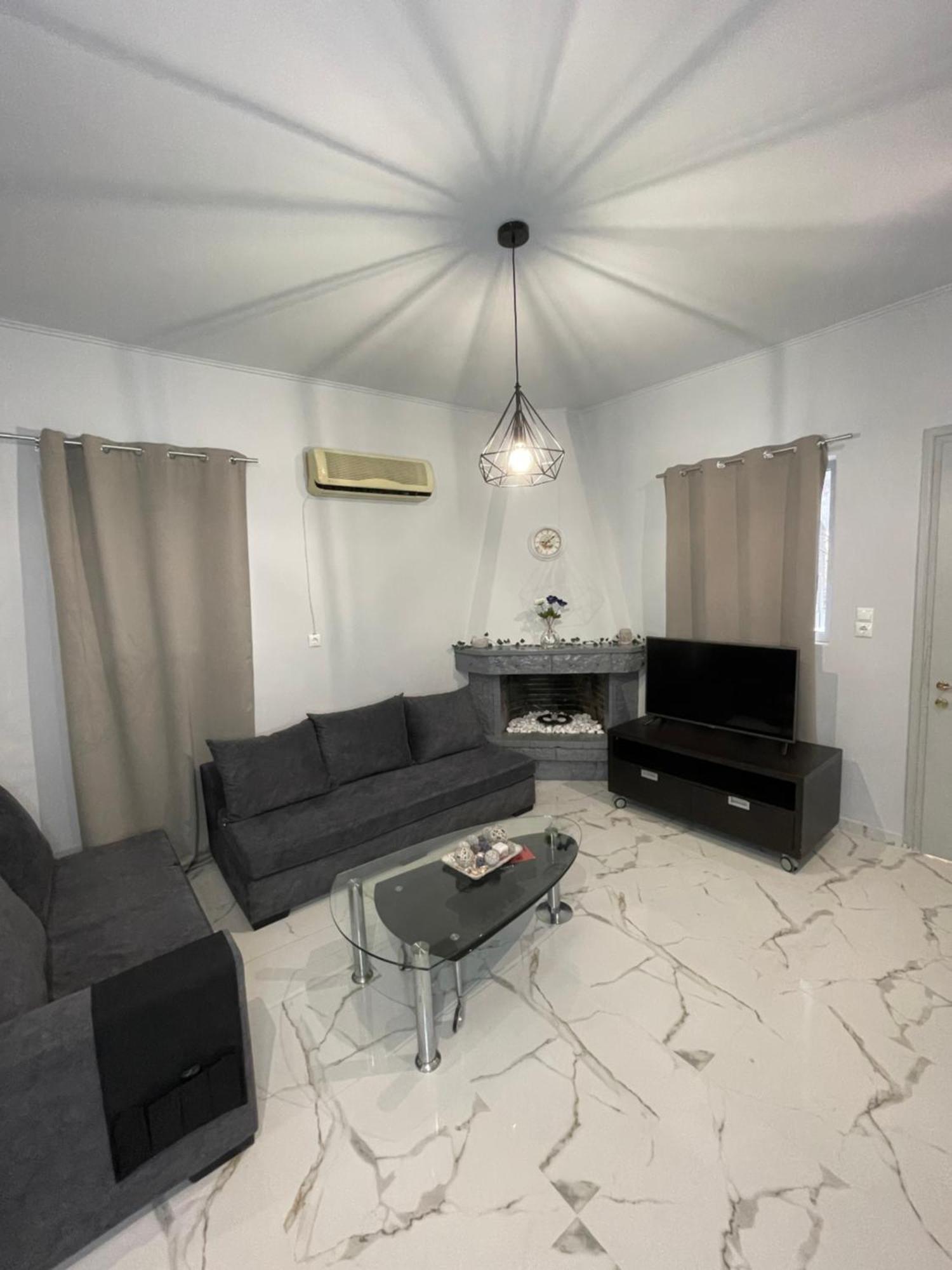 Airpoint Renovated Apartment Artemida  Exterior photo