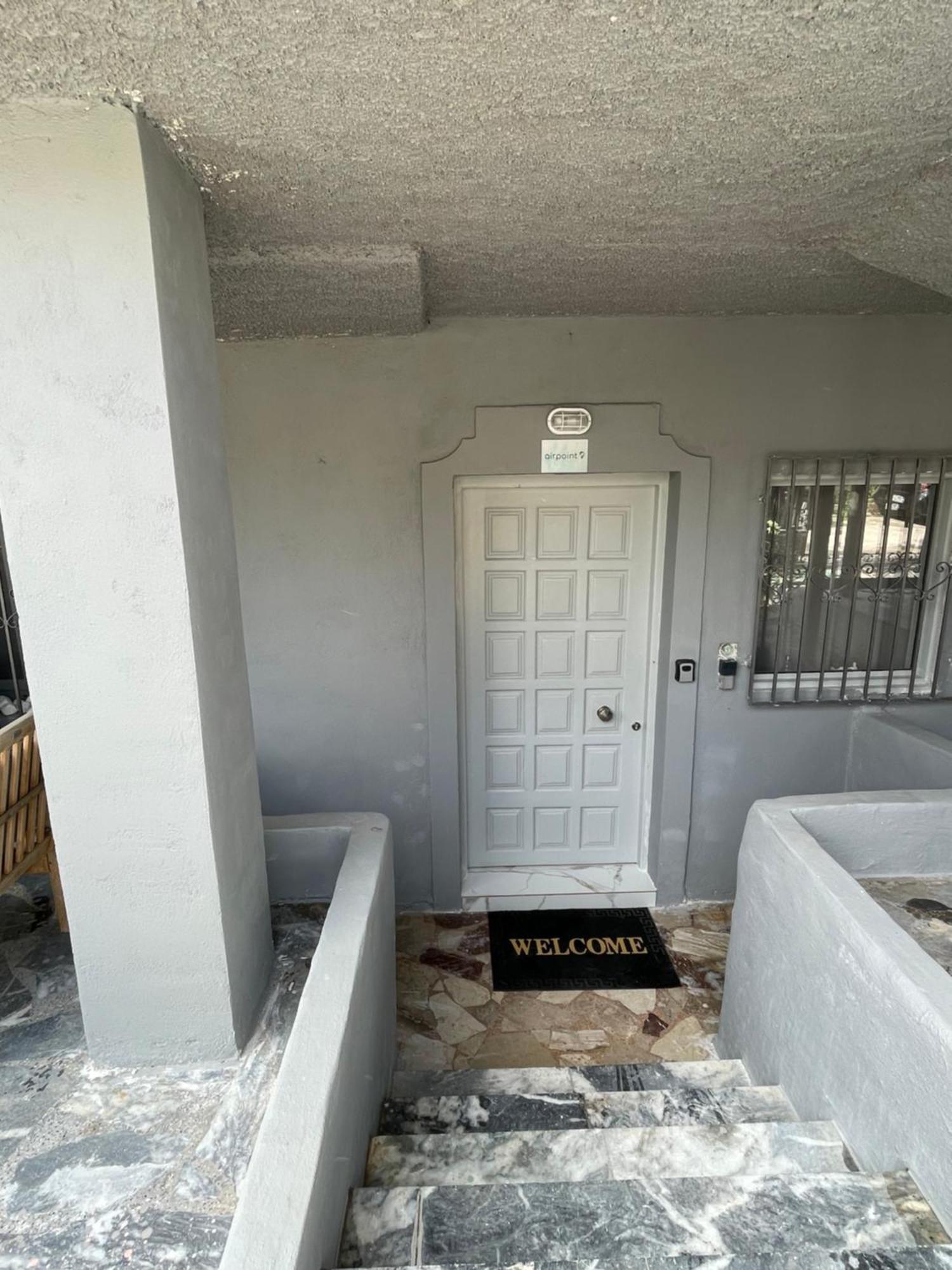 Airpoint Renovated Apartment Artemida  Exterior photo
